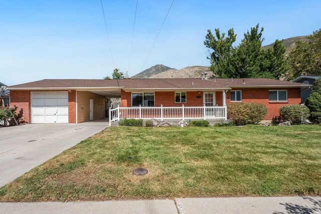1079 E Hillcrest Dr, Springville