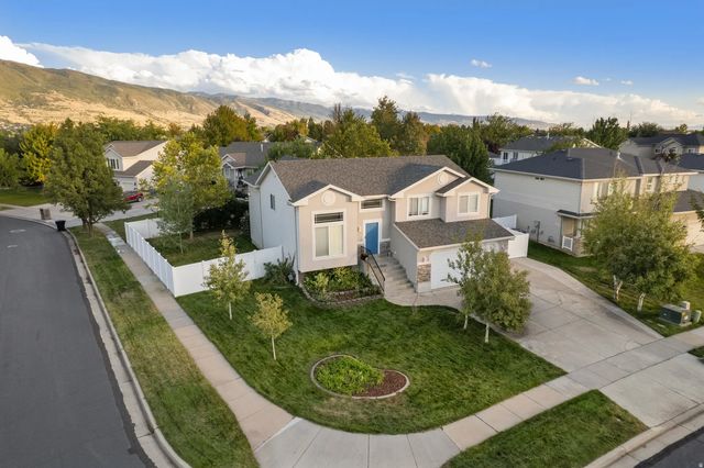 58 N Country Bend Rd, Farmington