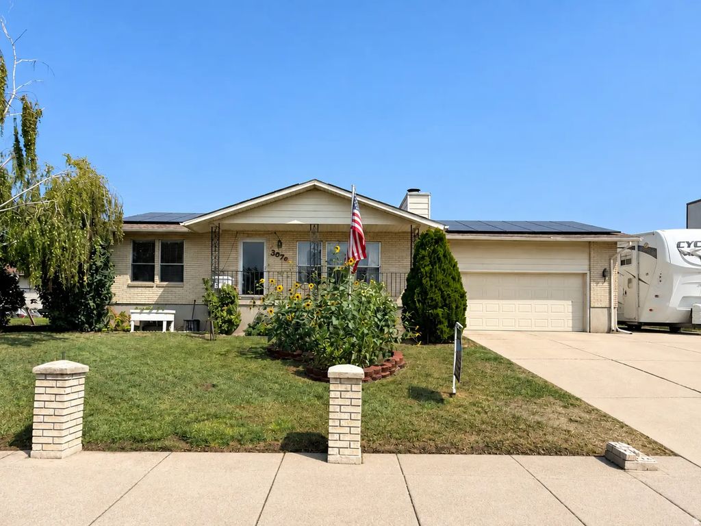 3676 W 4700 S, Roy
