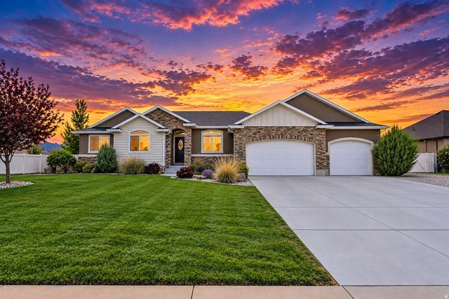 628 E Coach Ln, Grantsville