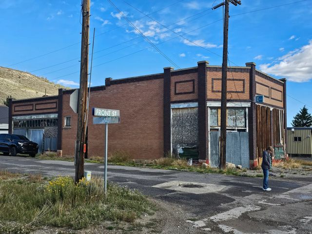 15 N Front St, Scofield