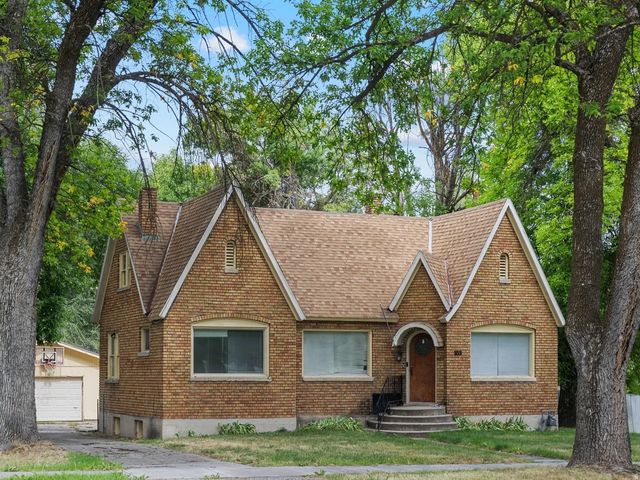 163 E Main St, Wellsville