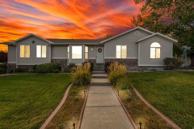 5719 W Moon Crest Ct S, West Jordan