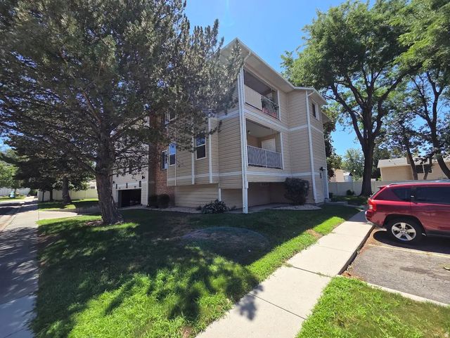 830 E Gatewood Dr S, Sandy