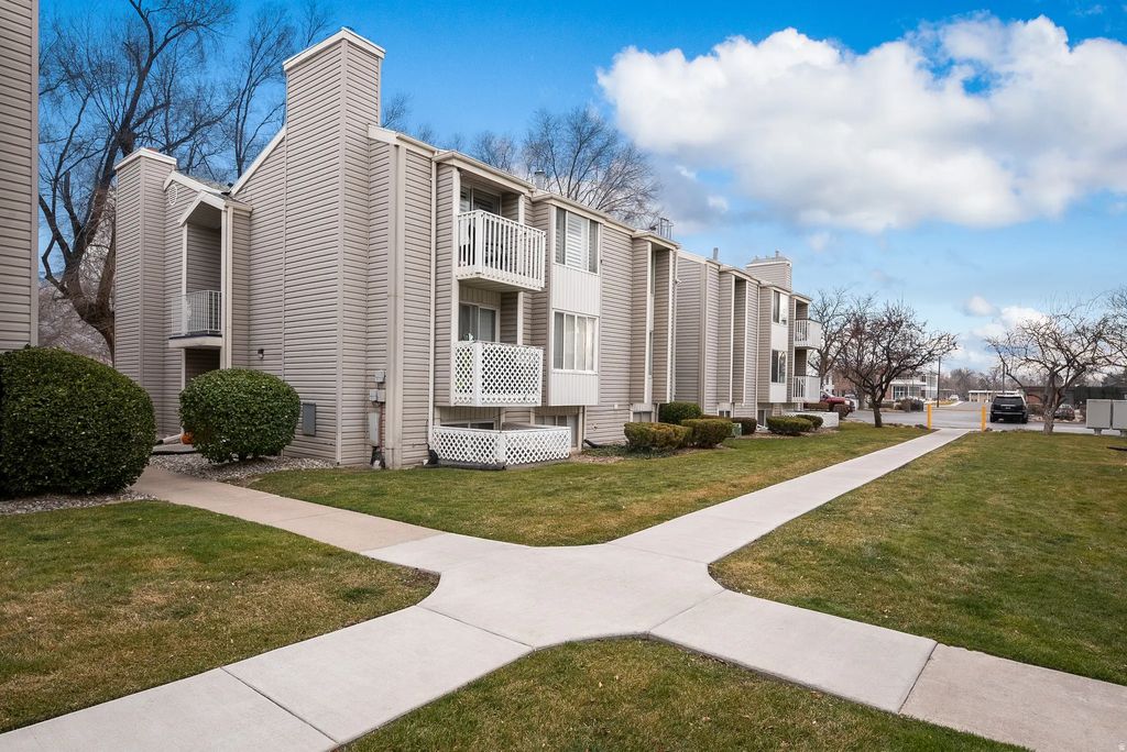 875 E Arrowhead Ln S #47, Murray