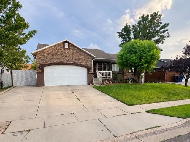 8031 W Danbury Dr, Magna