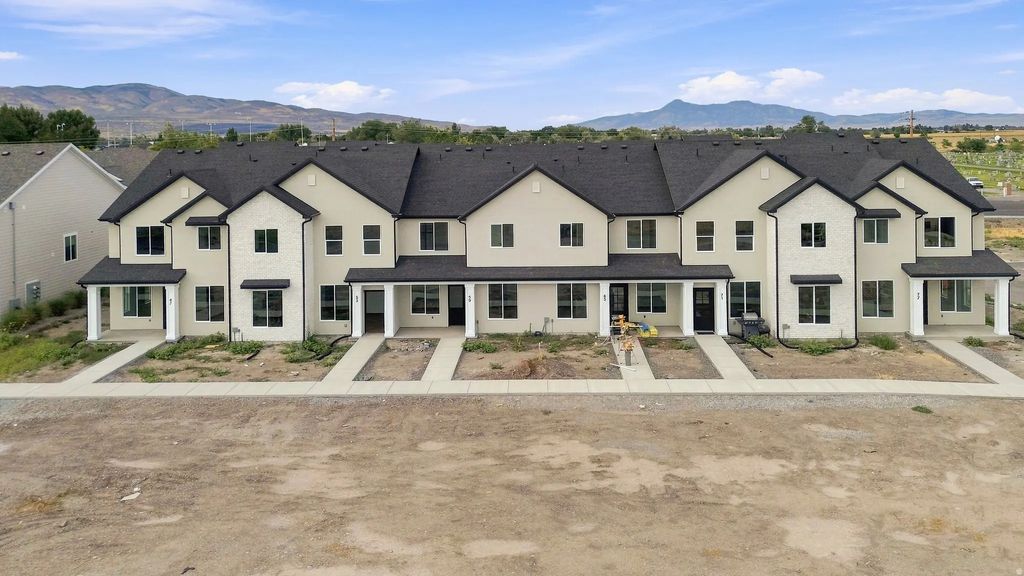 71 E 1225 S, Tremonton