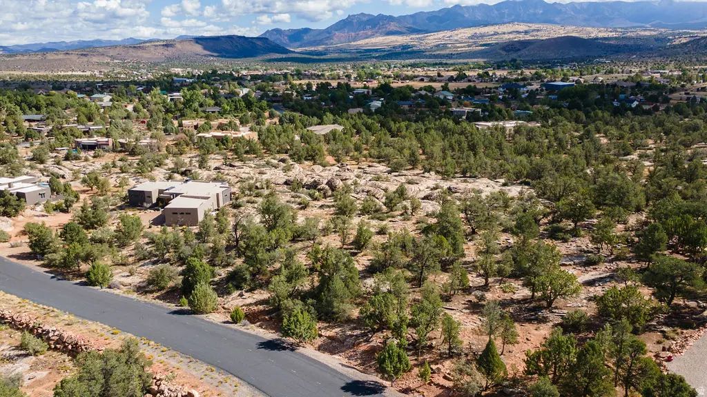 548 N Rock Garden Ln, Dammeron Valley