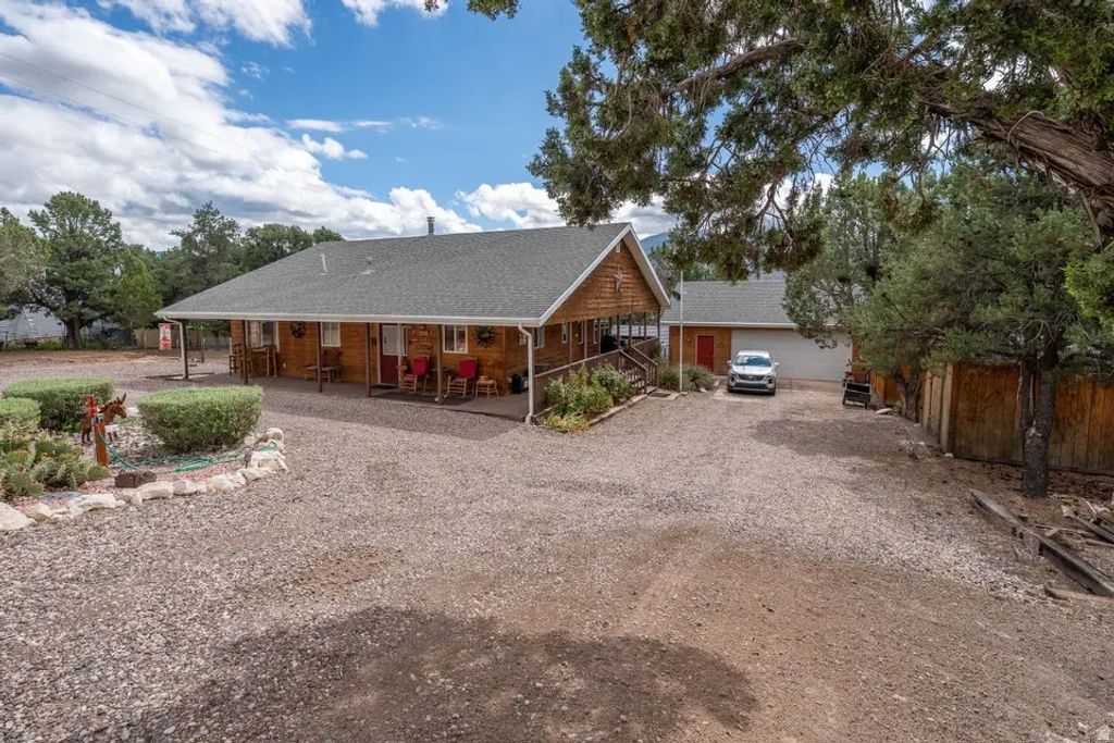 84 N Sundance Kid Trl 38, Veyo