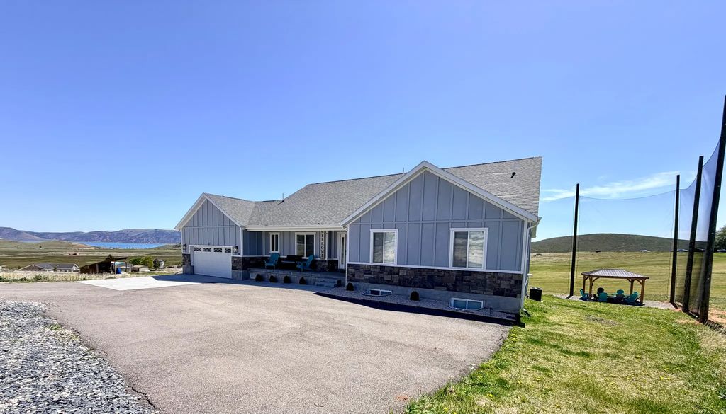 37 Wedge Way, Garden City