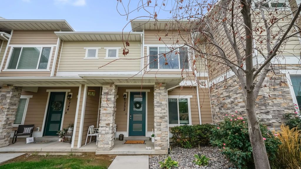 1752 W Nikos Ln, South Jordan