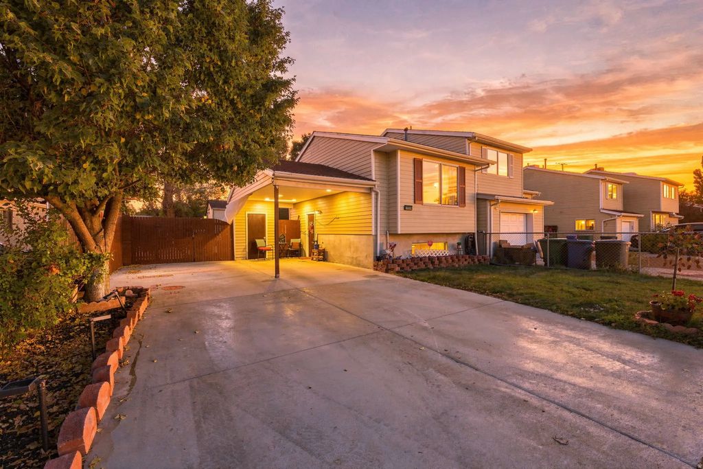 1466 W Twin Oaks Dr S, West Jordan