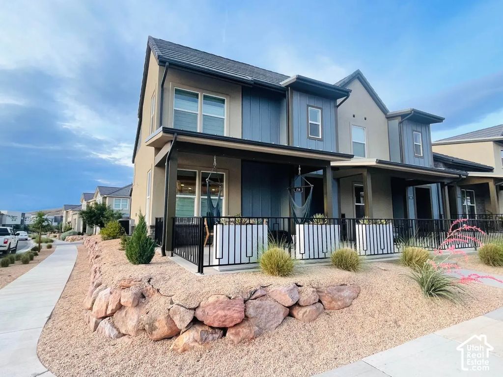 714 W Claystone Dr, St. George