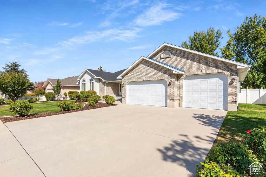 10121 S Eden Ridge Dr W, South Jordan