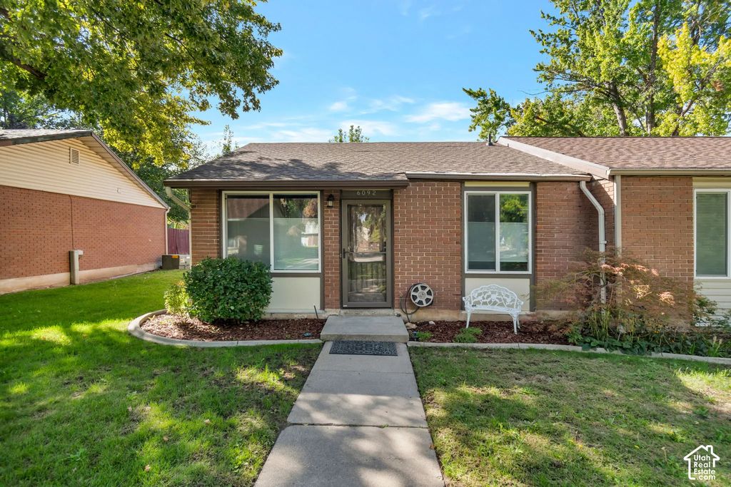 6092 S 2075 St E, Holladay