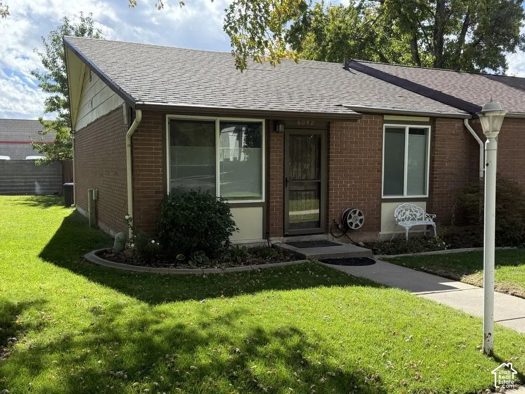 6092 S 2075 St E, Holladay
