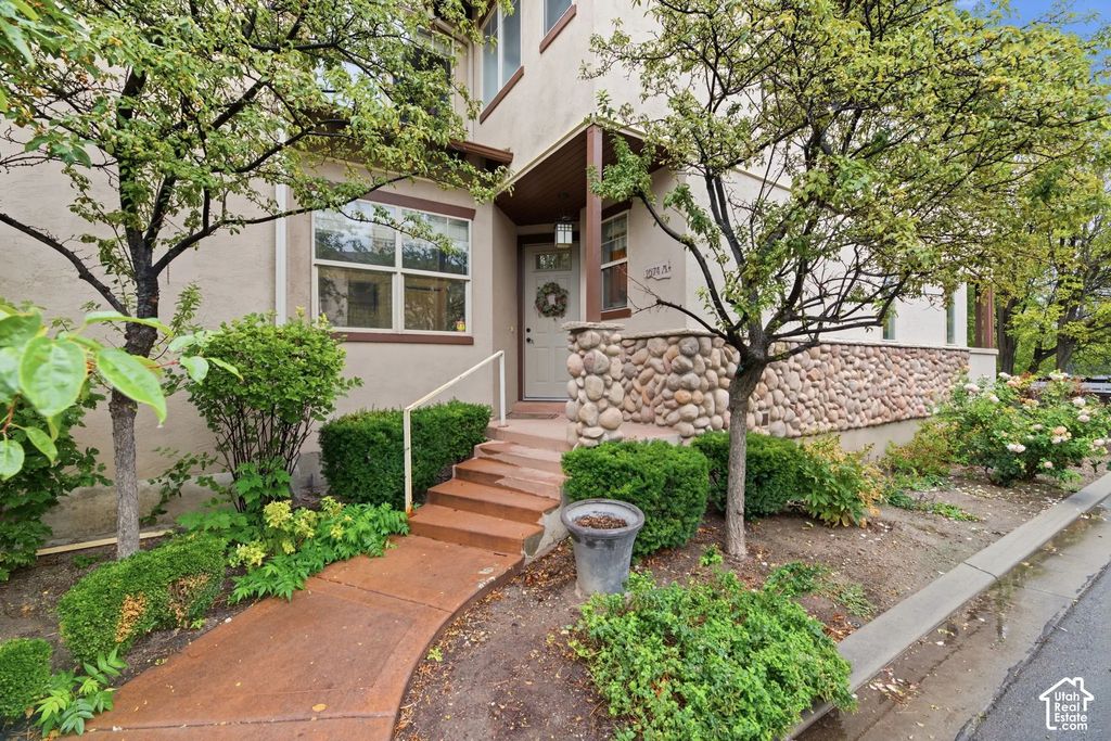 1674 E Kelmscott Ct A, Holladay