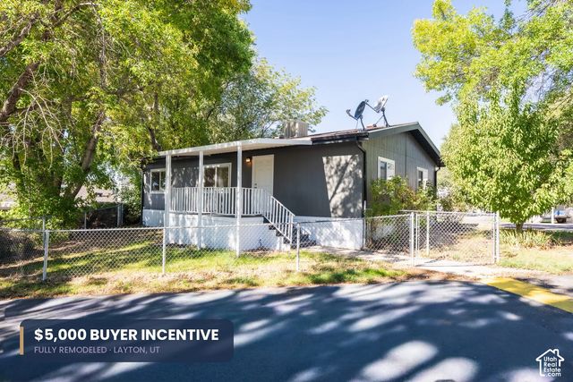 96 Barrington Way, Layton