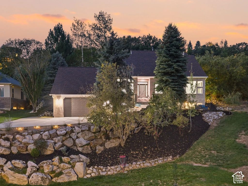 2119 E Oak Ln, Layton