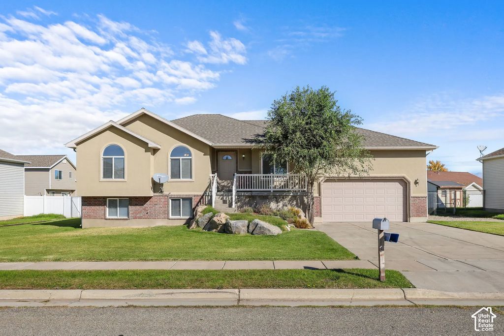 4232 W 5950 S, Roy