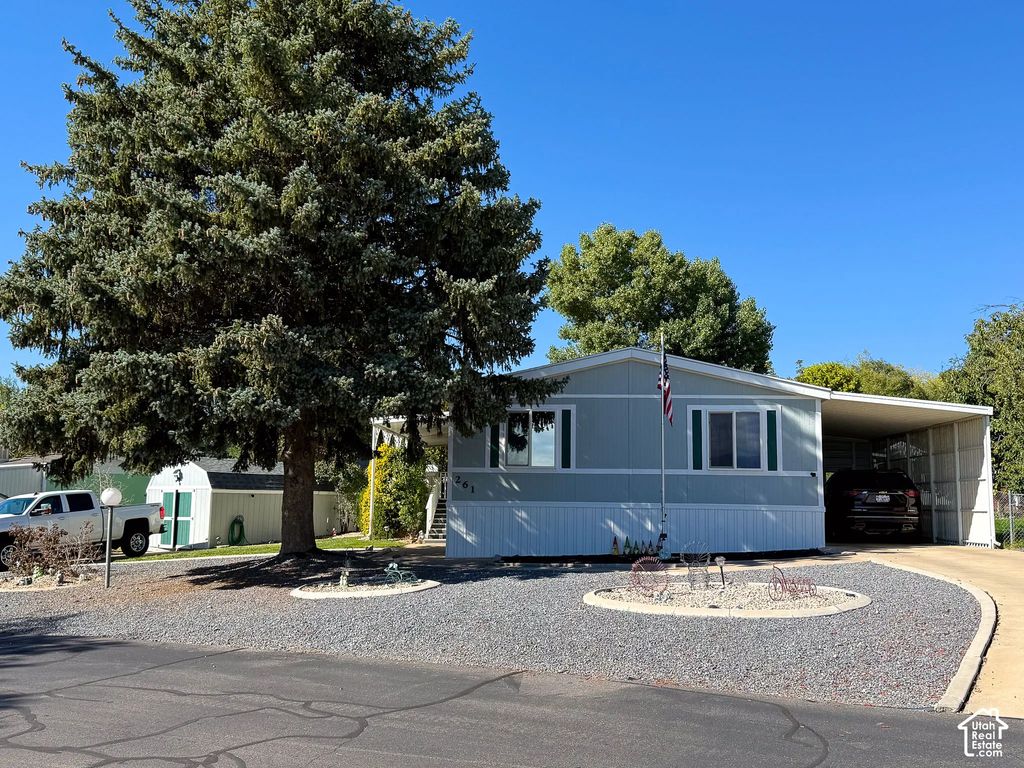 261 Lakeview, Layton