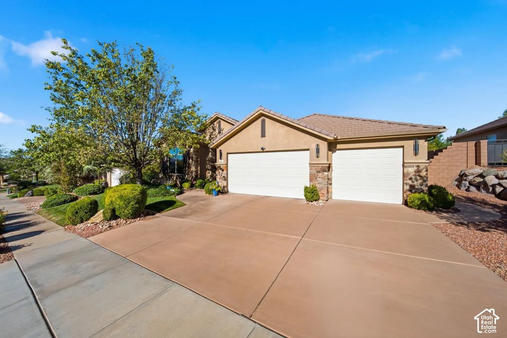61 N Charbonne Dr, St. George