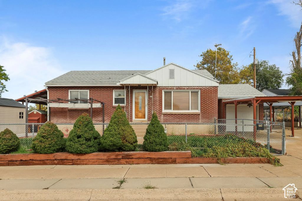 647 E 400 S, Clearfield