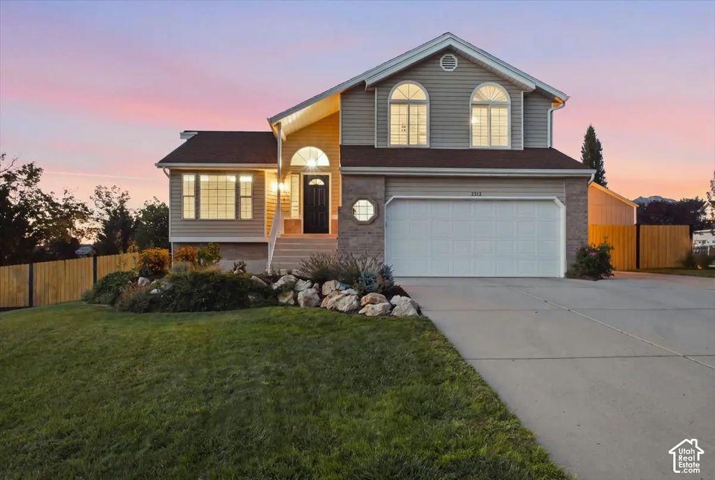 2313 E Rockview Dr, Sandy