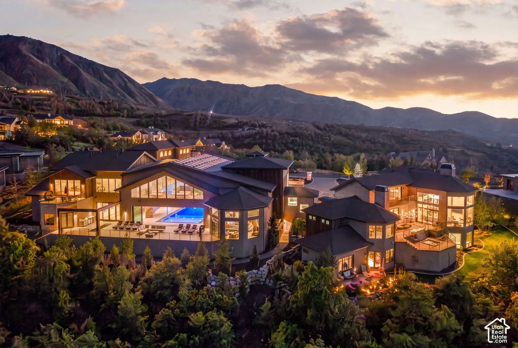 867 S Summit Creek Dr, Woodland Hills