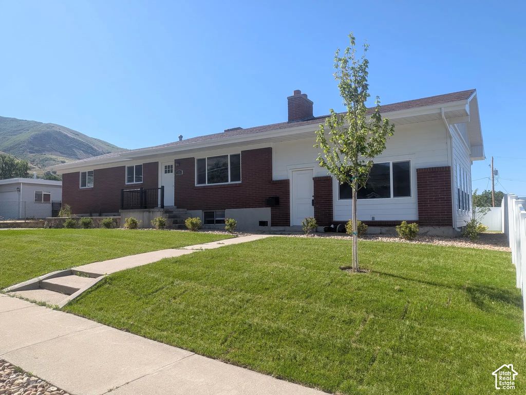 360 E 400 N, Centerville