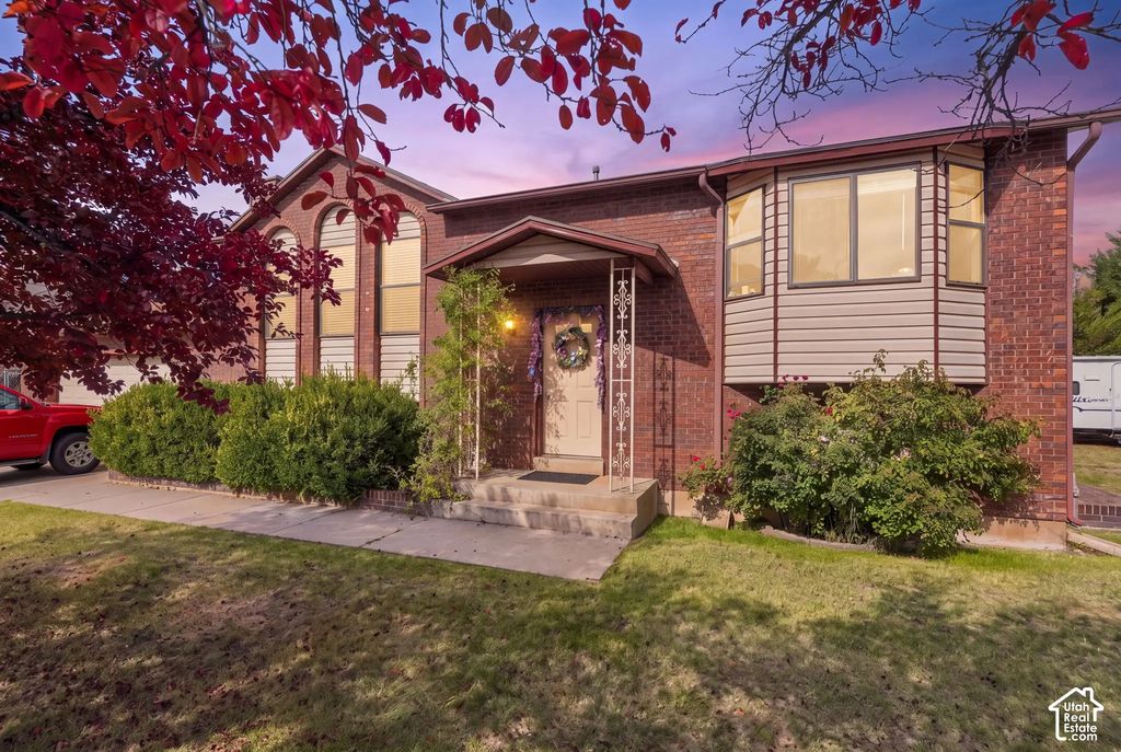 3857 Foxglen, Roy