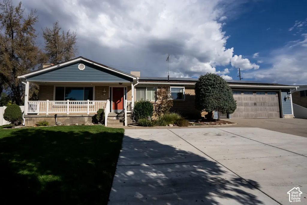 8613 S Vaquero Dr E, Sandy