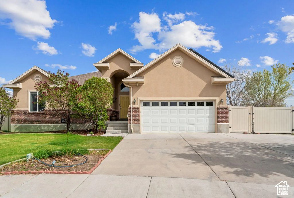 293 W Ann Cir, Stansbury Park