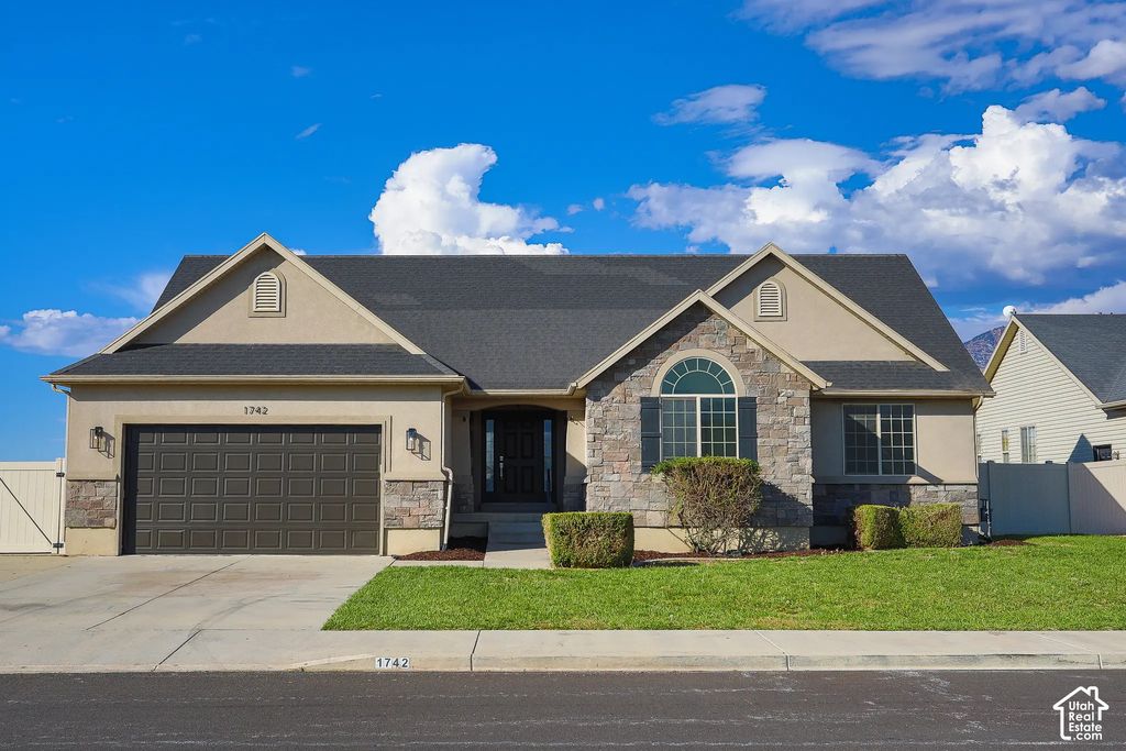 1742 W Renaissance Way, Springville