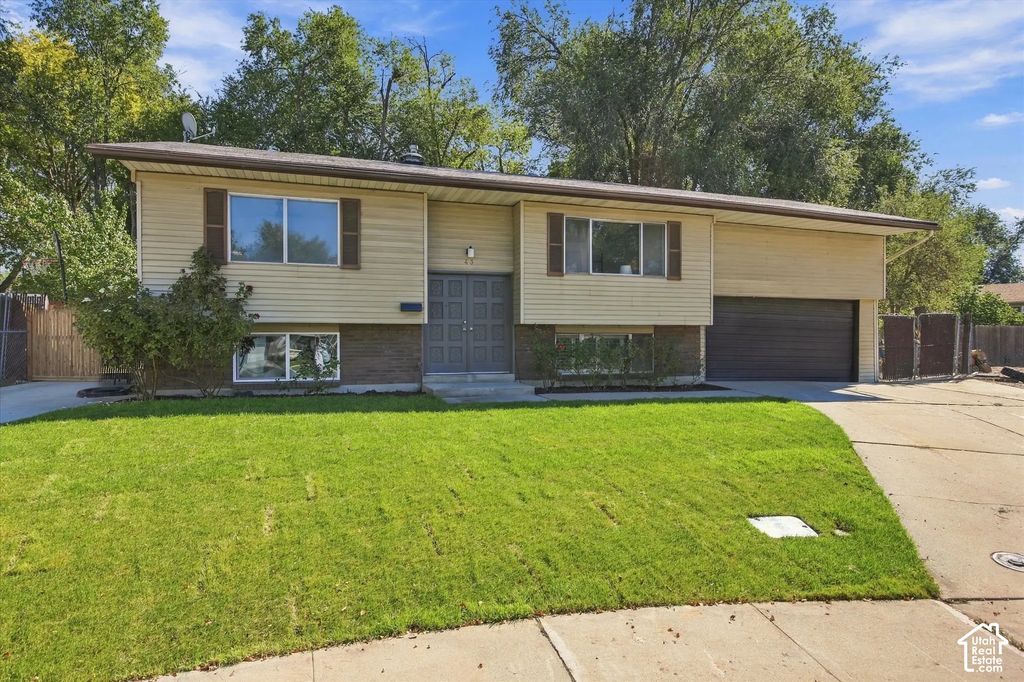 43 W Paula Cir S, Sandy