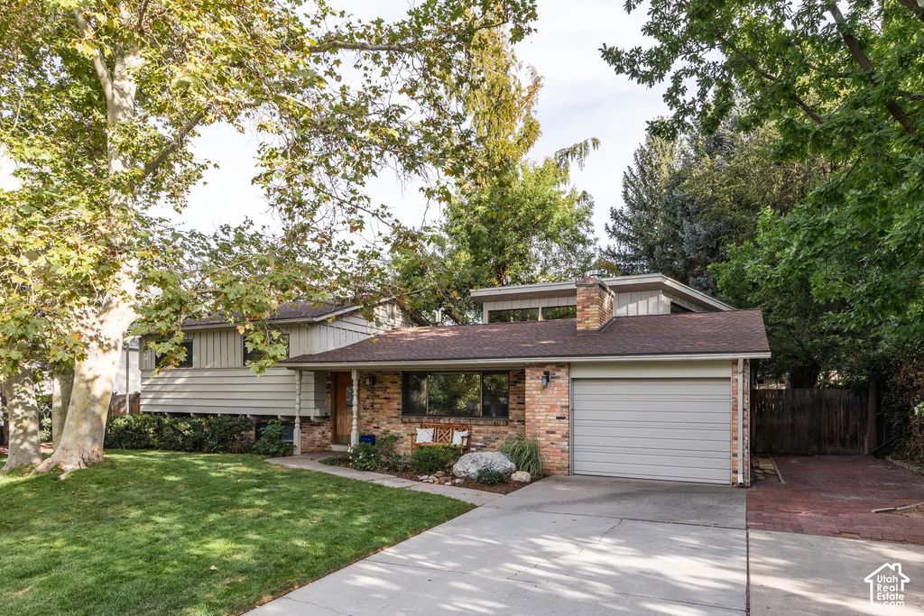 2775 E Loredell Dr, Holladay