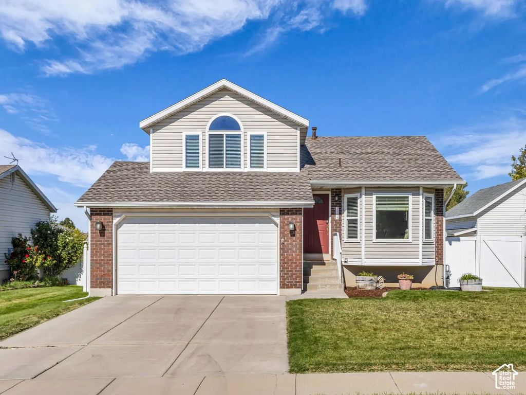 2574 W 3950 S, Roy