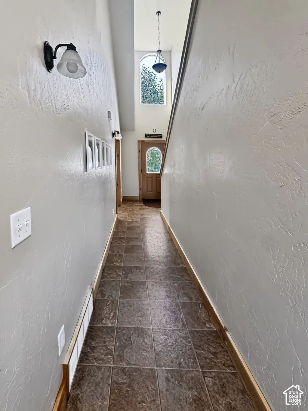 1037 E High Creek Rd, Cove Property Listing: MLS® #2192913