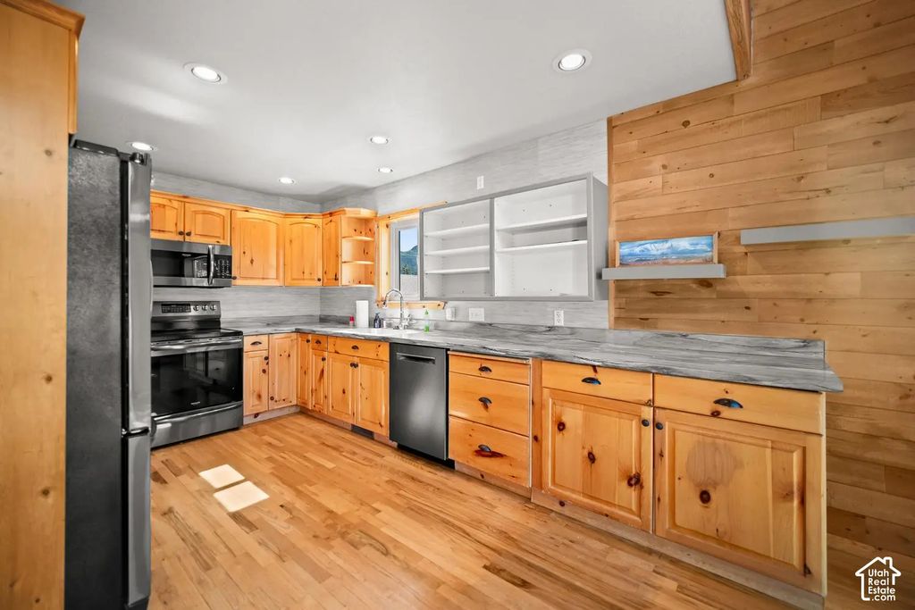 915 E Cedar Berry Ln, Pine Valley Property Listing: MLS® #2193115