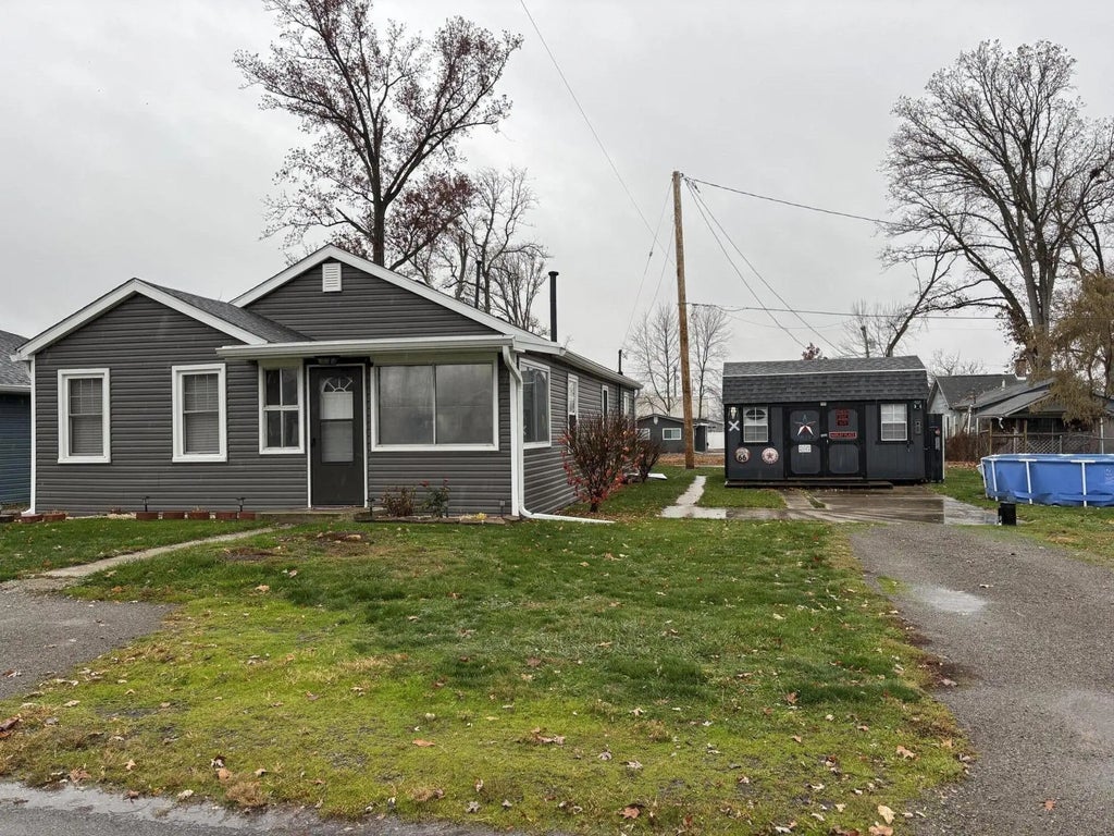 8959 Crescent Street, Lakeview