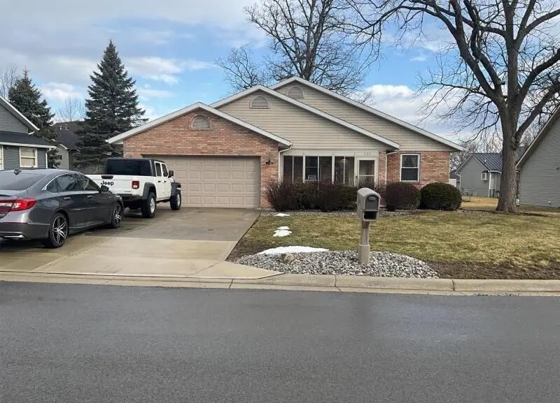 203 Oakcrest Court, Russells Point