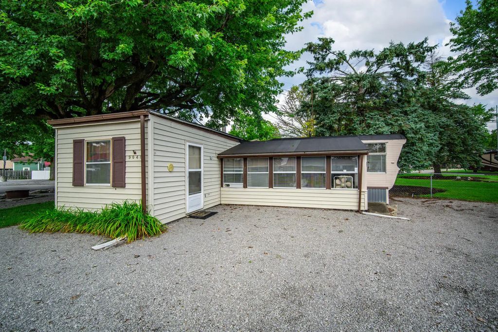 9046 Oatman Drive, Lakeview