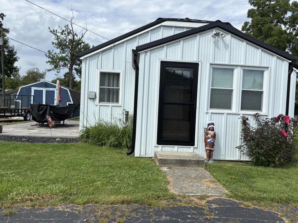 8922 Court Street, Lakeview