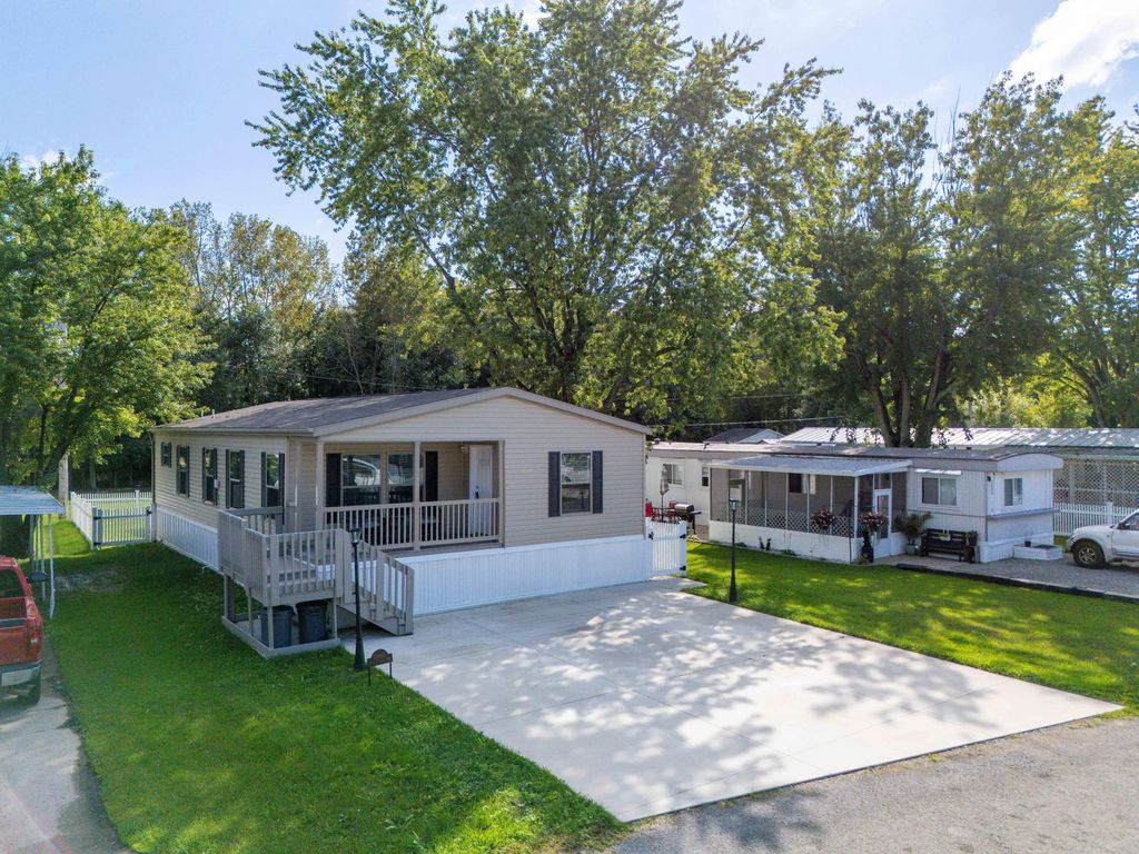 10885 Pine Circle #39, Lakeview