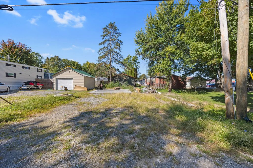11519 Hiawatha Path, Lakeview
