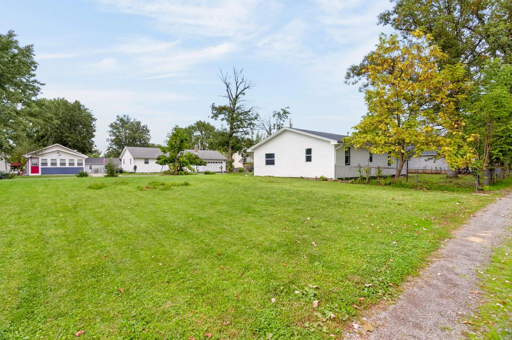 8891 Walnut Street, Lakeview