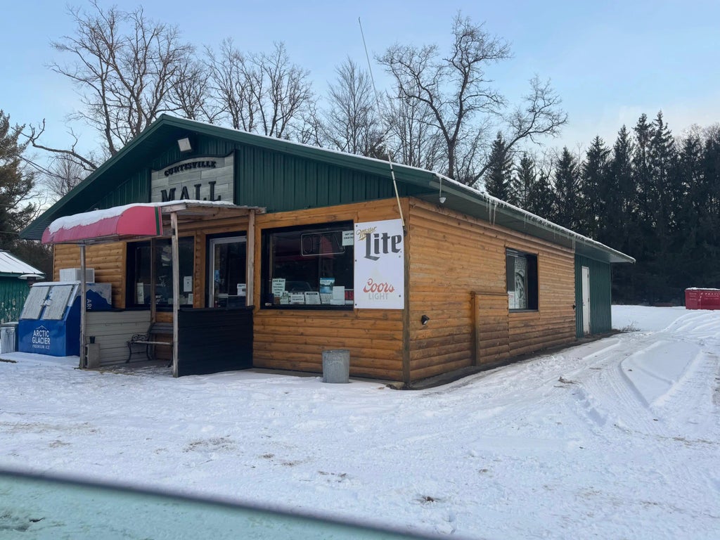 7999 Bamfield Road, South Branch