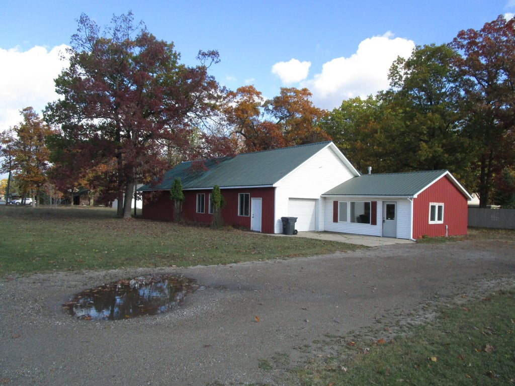 4735 S. Straits Highway, Indian River