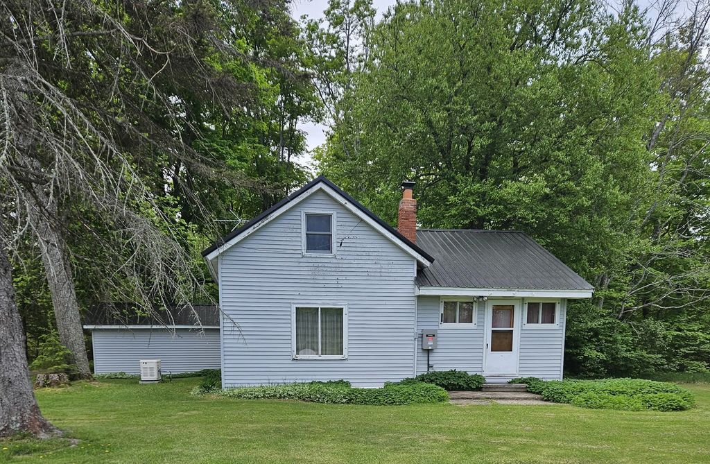 28348 W County Line Road, Trout Lake