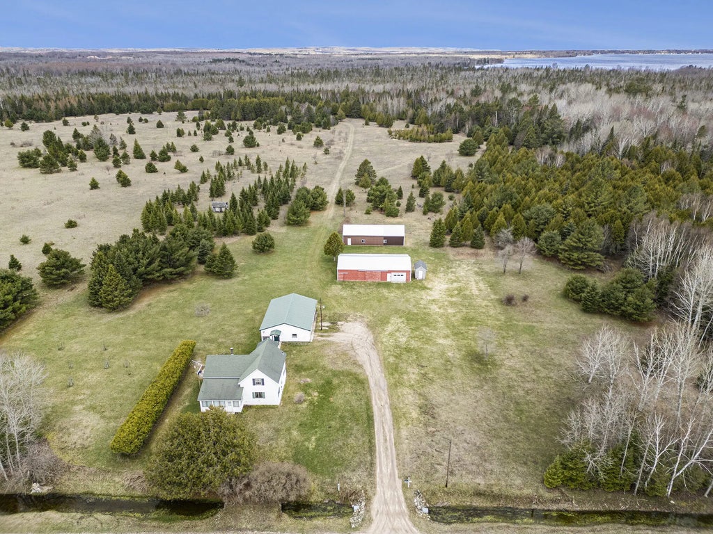 14325 Paradise Lake Road, Levering